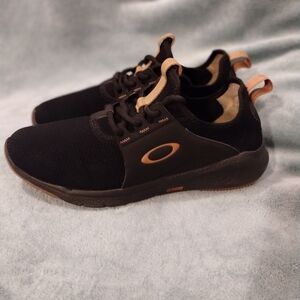 Oakley Men's Black and Tan Athletic Shoes Size 8